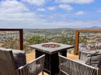 Mountain Top 4 Bdrm Home Along Nature Reserve with Spectacular Views, AC & WiFi