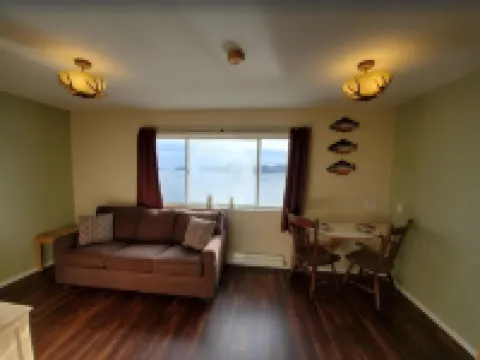 {Forget-Me-Not Inn} Alaskan Waterfront Vacation Rental (Eagle Suite) โรงแรมในซิตกา