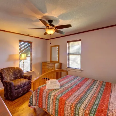 Surf Chalet w/ hot tub and kayaks