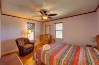 Surf Chalet w/ hot tub and kayaks