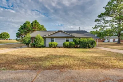Cozy and Convenient Cedartown Museum of Coca-Cola Memorabilia 주변 호텔