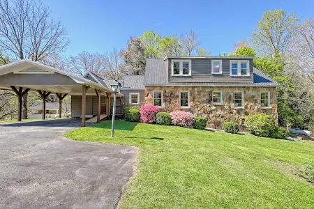 Newly Renovated & Spacious 4/3.5 Peaks Ridge @ Downtown Clayton - Pet Friendly!