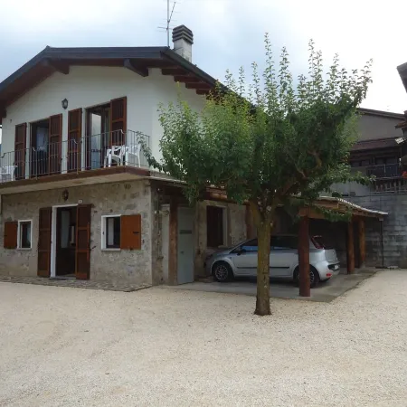 for 3-4 people, only 200m to the lake / beach, with garden, grill