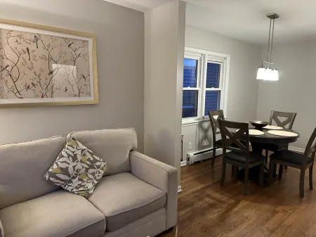 3BR/1ba apt; fully furnished and equipped; in Forest Park