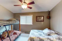 Renovated condo with mountain views, access to hiking & skiing Hôtels à : Girdwood