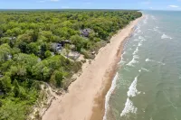 1 Block to Private Beach, Deck, Grill & Firepit