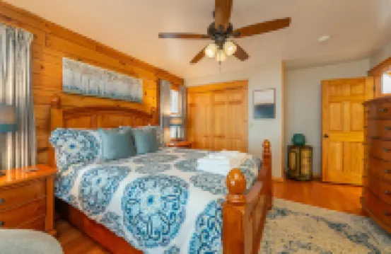 Mountain Escape with Hot Tub and Game Room - Cozy and Inviting Retreat