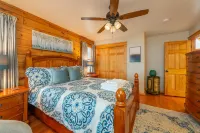 Stunning Views and Relaxing Hot Tub - Charming Mountain Retreat North Carolina Welcome Center 주변 호텔