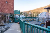 Charming Hideaway with Hot Tub and Fire Pit - Unique Historic Retreat Hotels in Bolivar