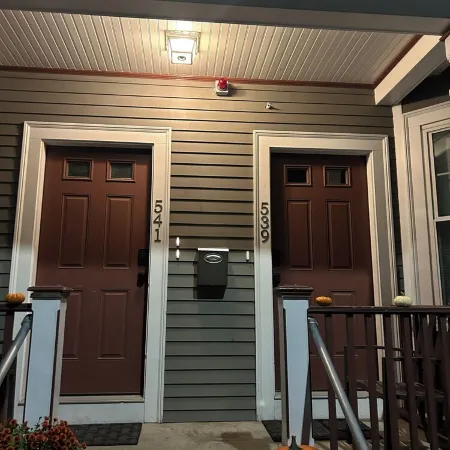 Harvard, B.U. M.I.T. Fenway Park convenient comfortable & spacious 3BR apartment
