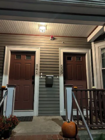 Harvard, B.U. M.I.T. Fenway Park convenient comfortable & spacious 3BR apartment