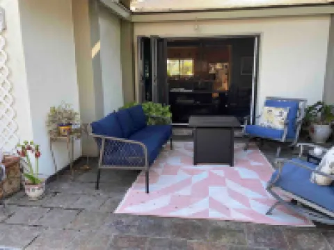 Pool and Jacuzzi in Peaceful Courtyard - Charming Oasis Retreat