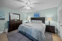 Oceanfront Top Floor Villa, Large Balcony, & Community Pool in Wild Dunes! 棕櫚島住宿飯店
