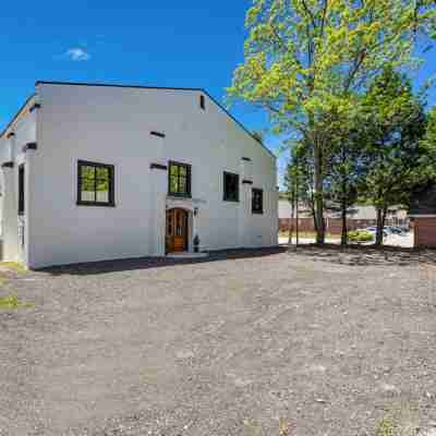 Charming Historic Conversion with Private Parking - Stunning Unique Retreat Hotel Exterior