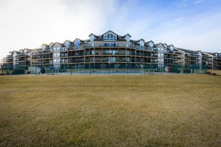 Stunning Views and Two Pools - Inviting Family Retreat Отели в г. Осеола Тауншип