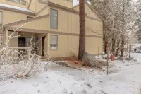 Charming Mountain Retreat with Outdoor Decks - Cozy Tranquil Escape