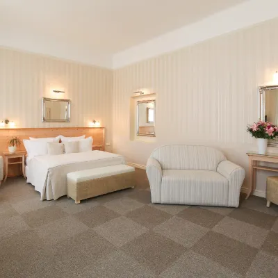 Unitas Hotel โรงแรมใกล้ยู เฟลกู ผับ