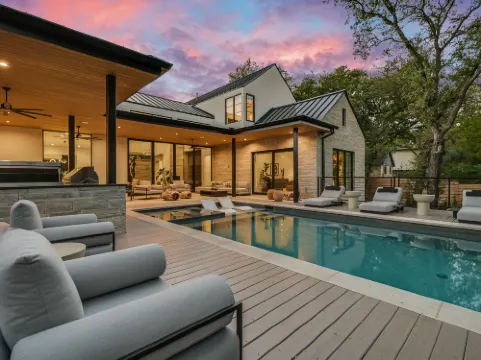 Gourmet Kitchen and Barrel Sauna - Stunning Executive Retreat