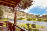 Gorgeous Riverfront Retreat