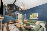 Luxurious Soaking Tubs and Gourmet Kitchen - Stunning Mountain Haven