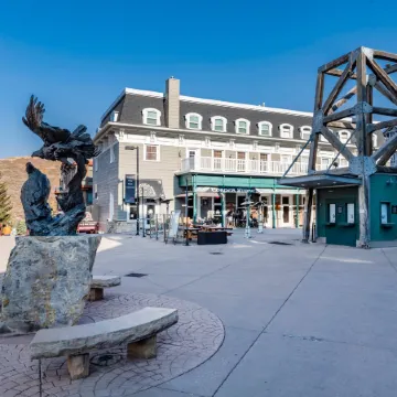 Perfect Mountainside Village Summer Location Pool Hiking Restaurants Activities