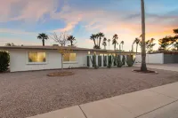 Scottsdale Classic - Luxury Home w/ 5 Beds & Pool! Hotels near Scottsdale Art walk