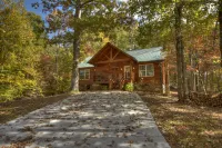 Fire Pit, Hot Tub and Sunroom - Cozy Mountain Retreat