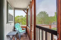 Scenic Porch and Serene Outdoor Space - Charming Cozy Hideaway
