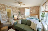 Airy Studio with Free Parking and Smart TV - Gorgeous Tranquil Haven