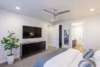 Heated Pool and Pickleball Courts - Stylish Golf Retreat