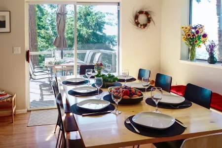 Scenic Views and Relaxing Hot Tub - Beautiful Mountain Escape