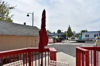 Spacious Deck and Cozy Living Area - Charming Cottage Retreat