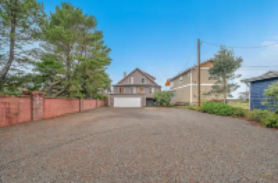 Ocean Views and Cozy Interiors - Spacious Coastal Haven