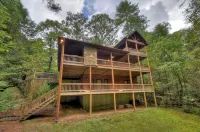 Rustic Cabin with River Access and Cozy Fire Pit - Delightful Family Retreat