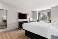 Microtel Inn & Suites by Wyndham Tulsa / Catoosa Route 66