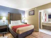Econo Lodge Inn & Suites I-35 at Shawnee Mission Hotels in Overland Park