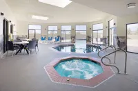 Comfort Inn & Suites Wichita Northeast - Hot Tub