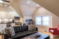 Cool and Modern 3rd Floor 2-Bedroom Walk-up