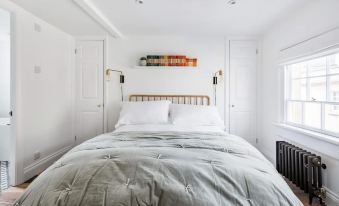 Central Georgian Townhouse with Free Parking