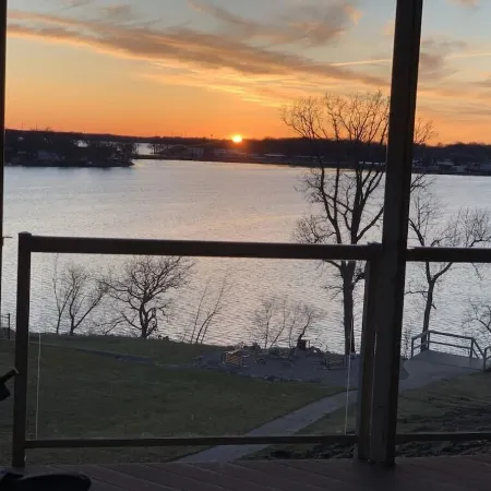 Lovely Okoboji Condo Отели в г. Арнолдс Парк