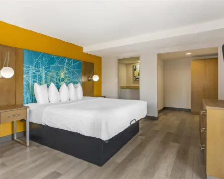 โรงแรมเบสท์เวสเทิร์นพลัส ราเลห์ แครบทรี แวลลีย์ โรงแรมในราเลห์