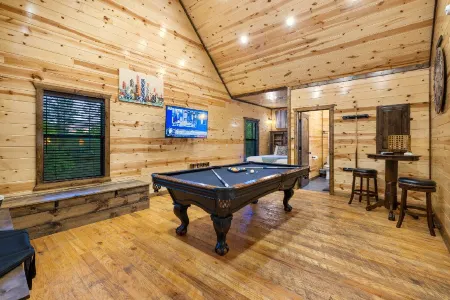 Mountain Cabin Retreat - Pool Table, Private Hot Tub, Views