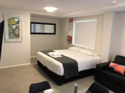Lux Jesmond Hotels in Waratah West