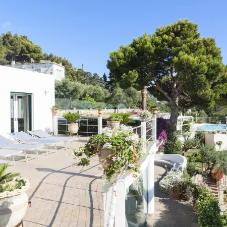 Villa Con Piscina Con 8 Camere Matrimoniali ad Anacapri, by la Canostra Capri