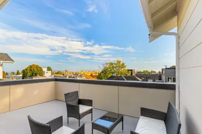 Syrax's Dragonstone Den Hotel a 