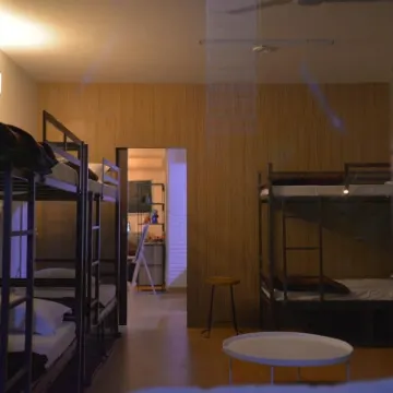 Hide-in Hostel Delhi Отели рядом с достопримечательностью «Храм Чаттарпур»