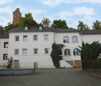 Very Comfortable House with Bathrooms and a Garden