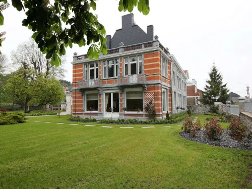 Group Villa with Pool & Sauna Hotels in Wanze