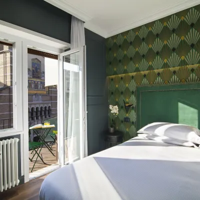 Seven Suites Hotel berhampiran Stesen Metro Piramide