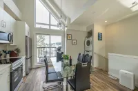 Skyline-Townhouse Combo-AC-Pool-Hot Tub Hotels in Harvie Heights